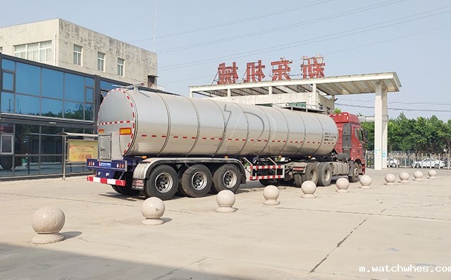 我公司34方半挂奶罐车发往湖南