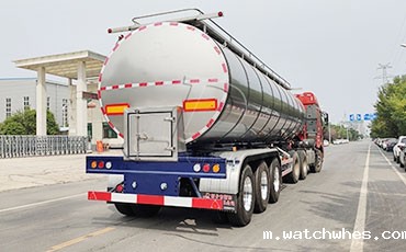 天润watchwhes鲜奶运输车:跨越草原的“牛奶新丝路”