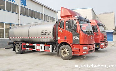 天润watchwhes鲜奶运输车:奶牛养殖场的信赖之选