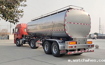 天润watchwhes鲜奶运输车:为奶业运输注入高效新活力