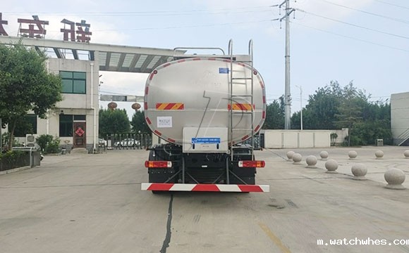 解放前四后六<a href=/ target=_blank class=infotextkey>奶罐车</a>