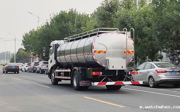 不锈钢保温鲜奶罐车