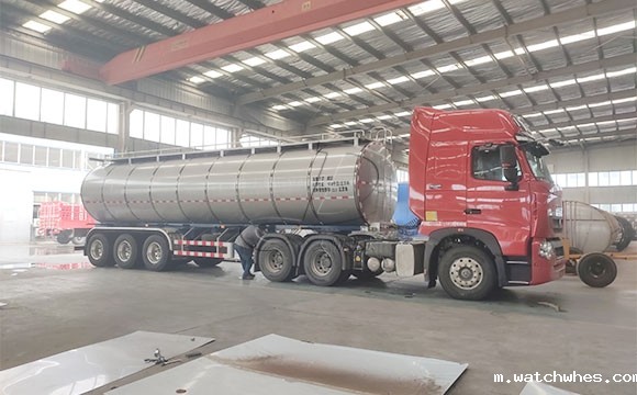 33吨半挂鲜奶运输车