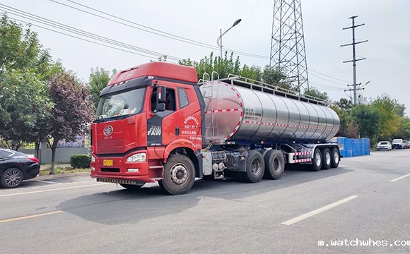 大型拖挂鲜牛奶罐车