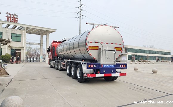 半挂鲜奶运输车