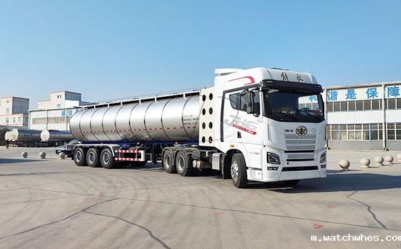 半挂鲜奶运输车