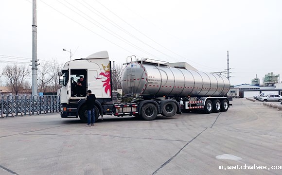 鲜奶运输罐车