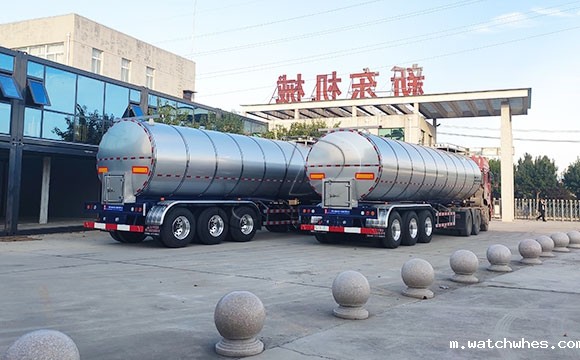 半挂鲜奶运输车