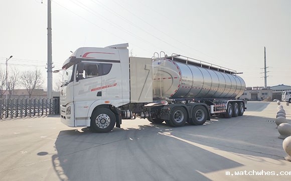 半挂鲜奶运输车