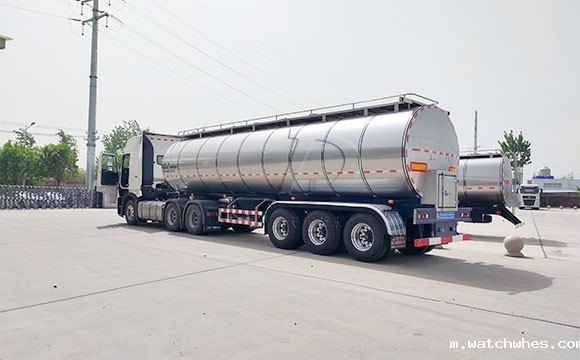 罐式拉牛奶卡车