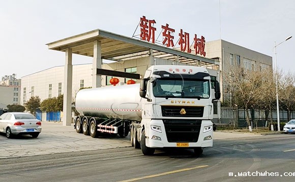 半挂鲜奶运输车