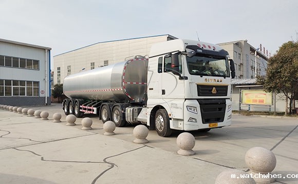 半挂鲜奶运输车
