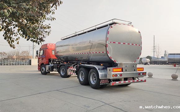鲜奶运输车