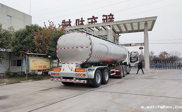 半挂鲜奶运输罐车