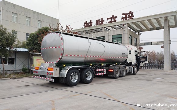 半挂鲜奶运输罐车