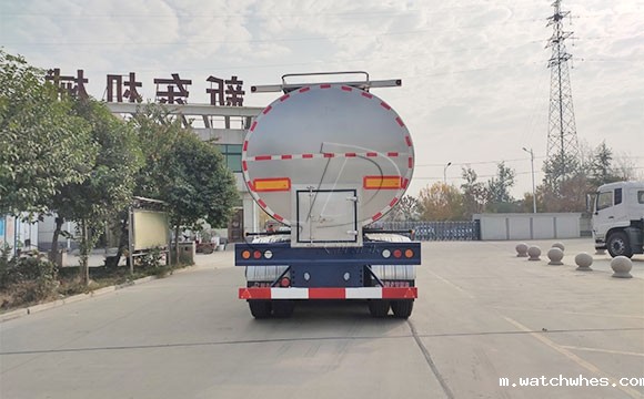 半挂保温运奶车