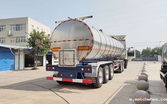 34吨半挂运奶车