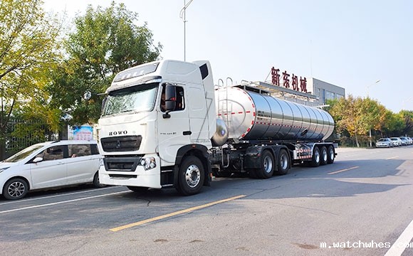 34吨半挂运奶车