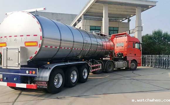 半挂运输牛奶罐车