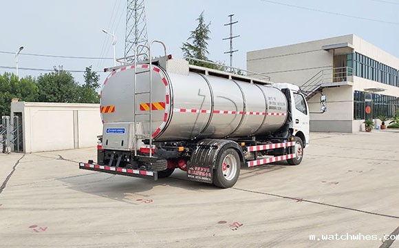 东风多利卡鲜奶运输车