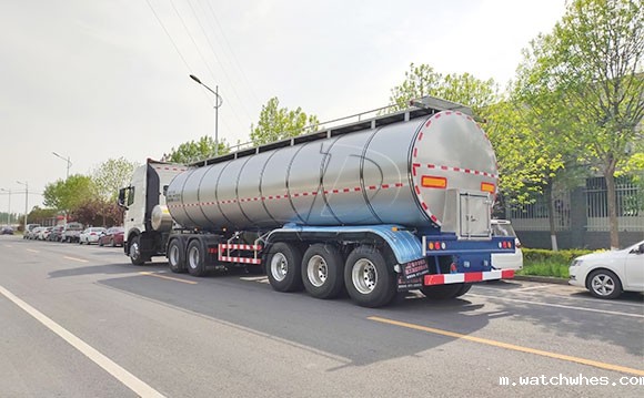 大型运输鲜奶罐车