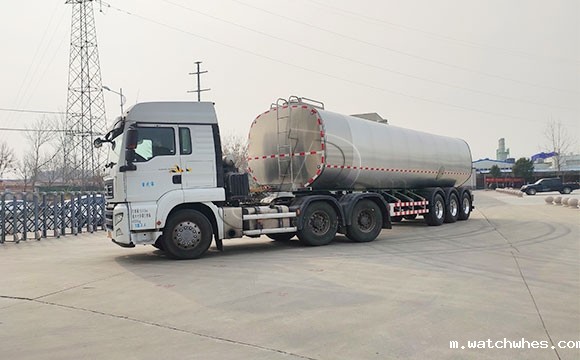 大型牛奶液罐车