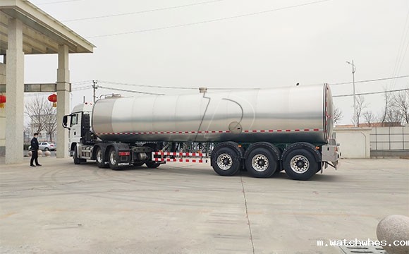 装奶运输罐车