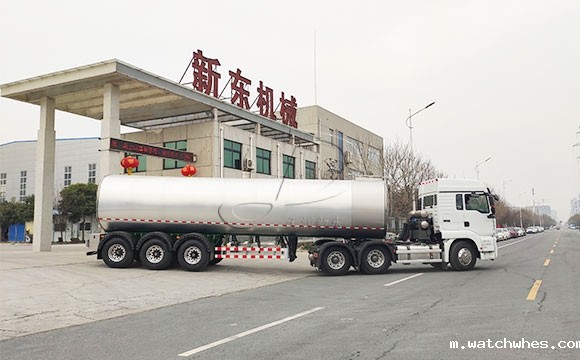 装奶运输罐车