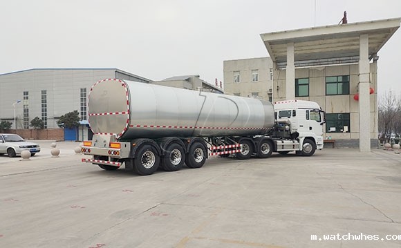 装奶运输罐车