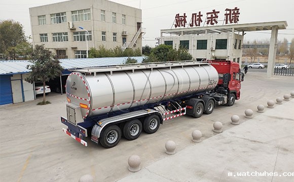半挂牛奶车