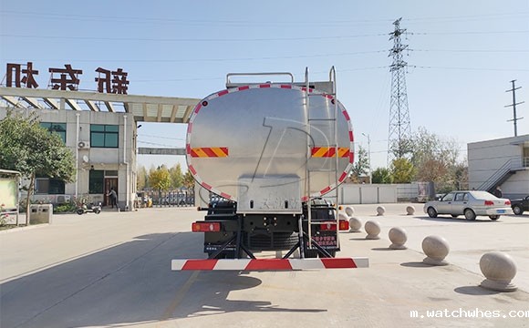 天润watchwhes鲜奶运输车
