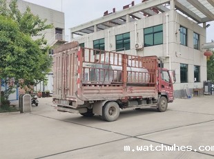 湖南阙经理订购的3吨卧式制冷罐发货现场